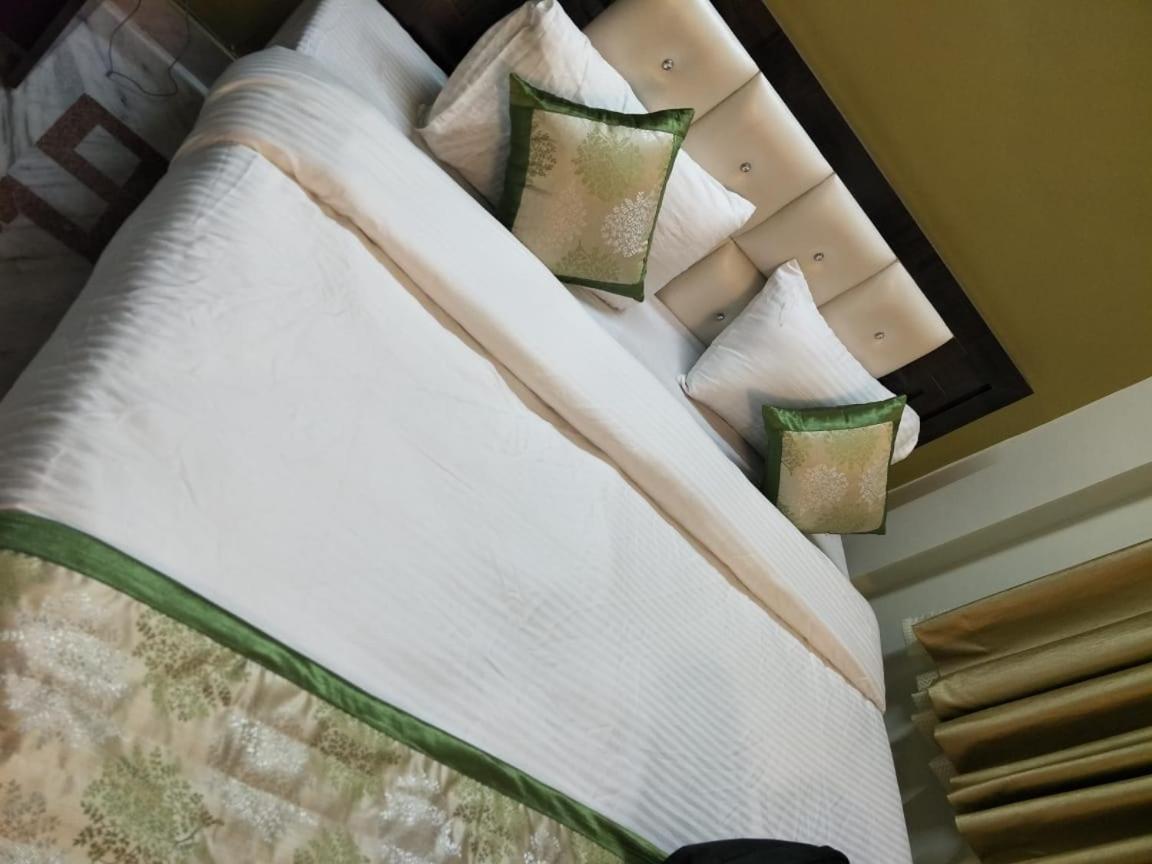 Surabhi Garden Inn Lucknow Eksteriør bilde